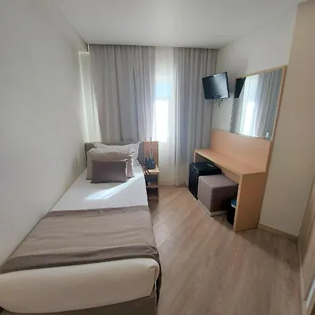 Mafra Hotel 3* מאפרה