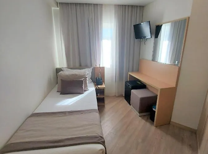 Mafra Hotel 3* מאפרה